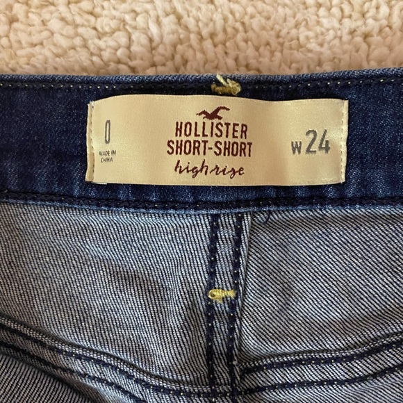 Hollister- High Rise Jean Shorts, SIZE: 0 - Picture 2 of 4